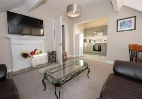 Albatross - Top Floor - Sea & Castle Views & Parking Space!